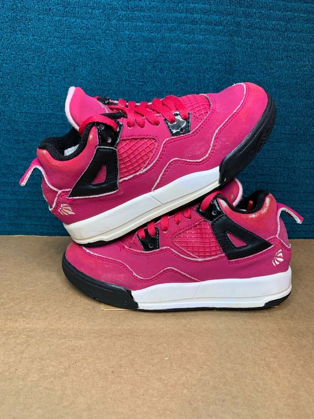 Jordan 4 Retro “Voltage Cherry” Shoes Size 12.5C